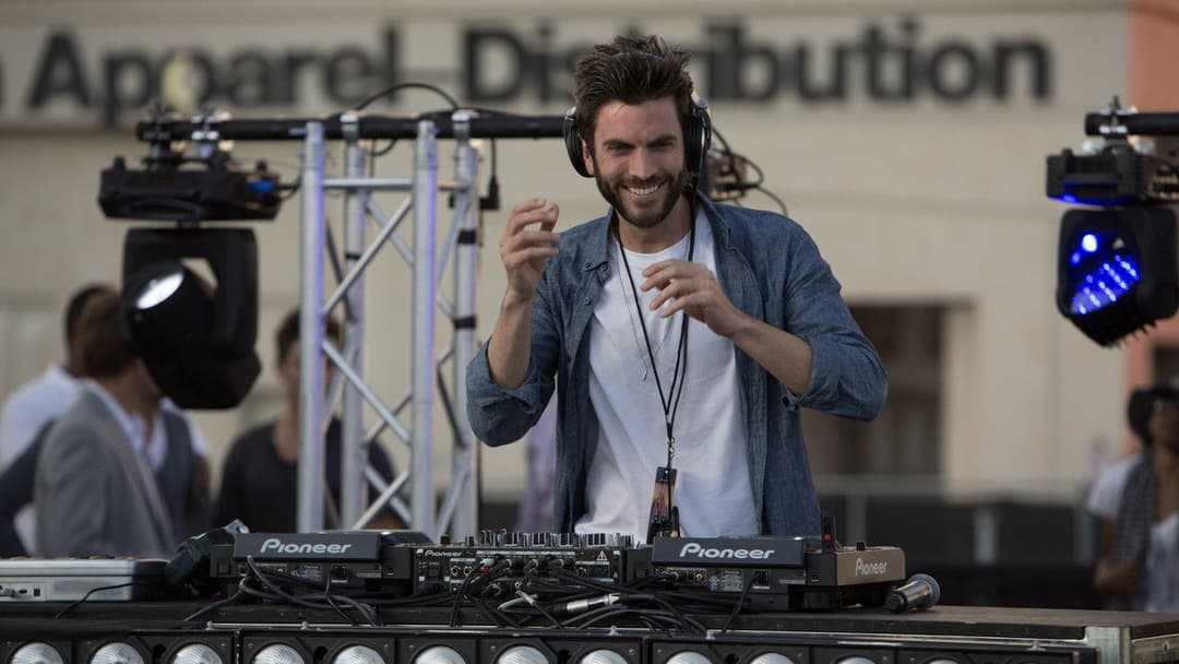 128 ударів серця backdrop 10