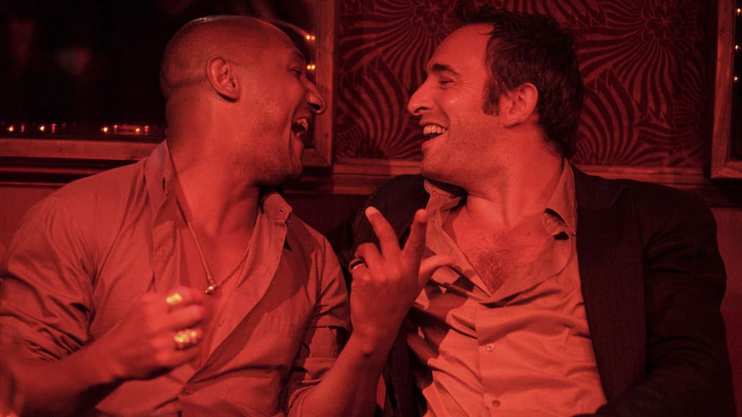 Kleine wahre Lügen backdrop 4