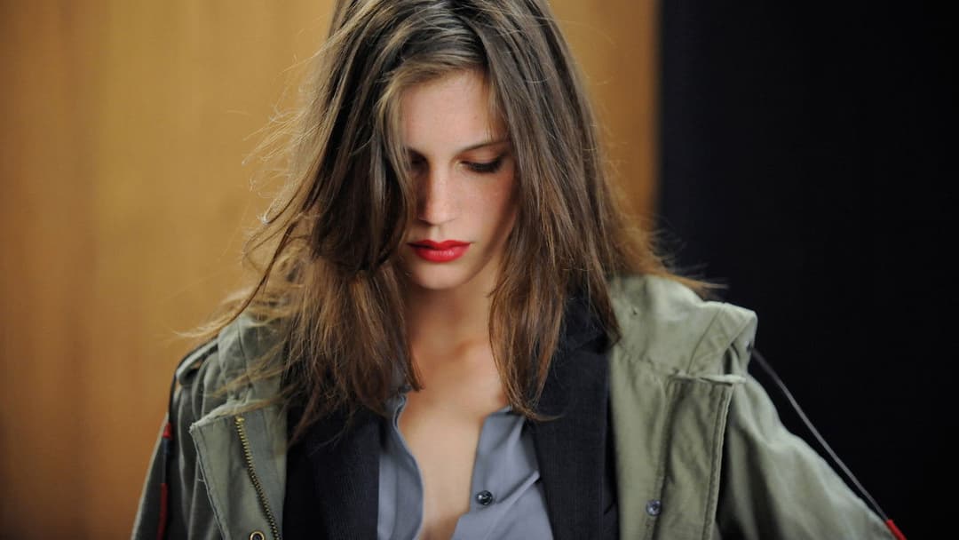 Молода і прекрасна backdrop 5