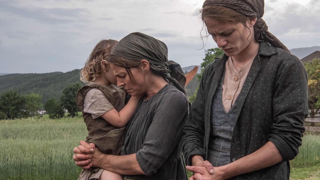 Приховане життя backdrop 8