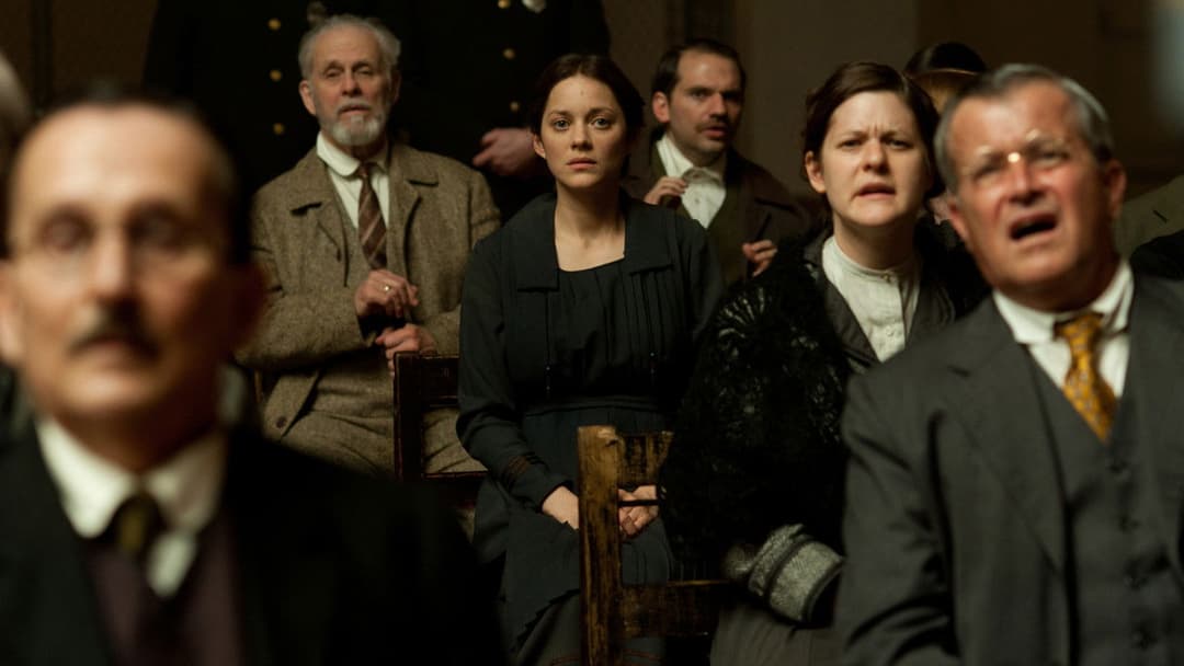 The Immigrant backdrop 9