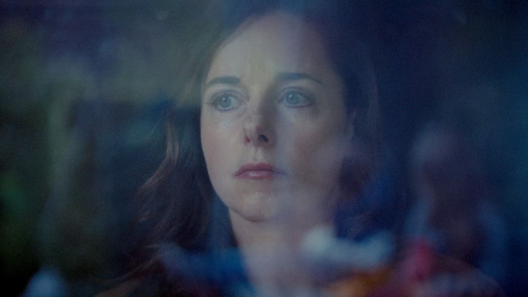 Julie - eine Frau gibt nicht auf backdrop 14