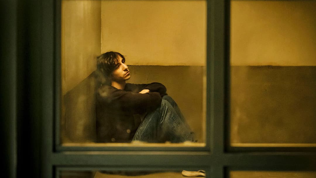 Les Choses humaines backdrop 5