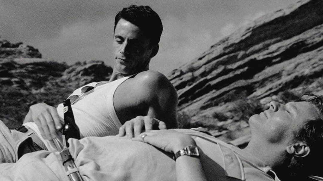 Самотній чоловік backdrop 2