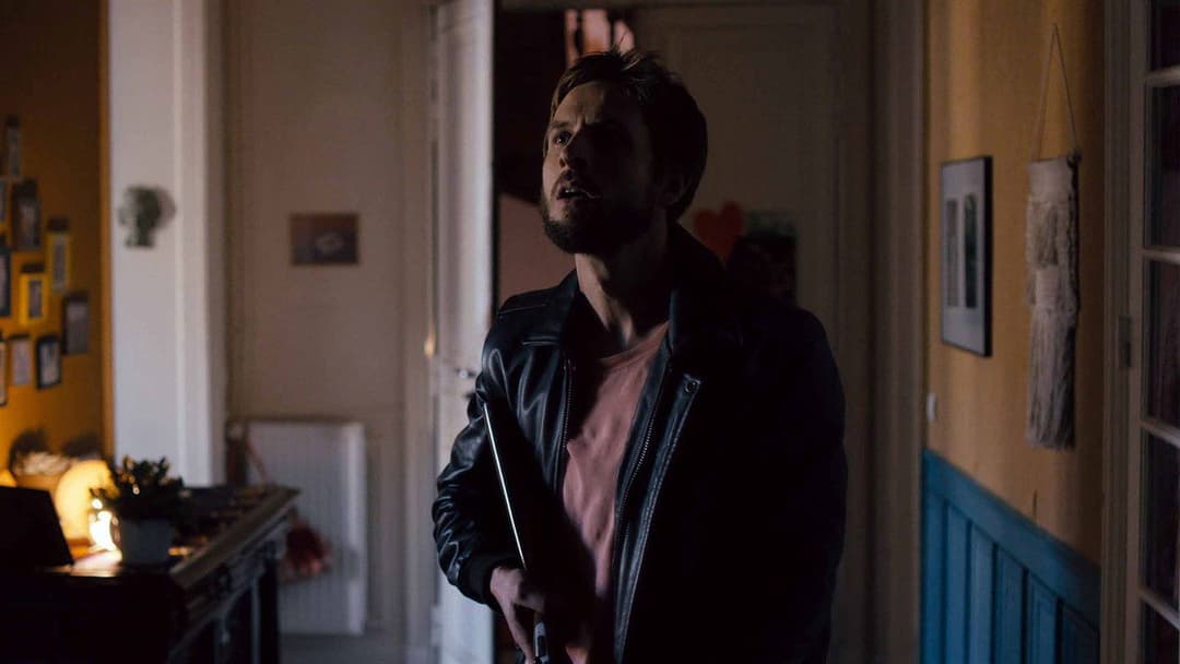 Ніч поглинає світ backdrop 10