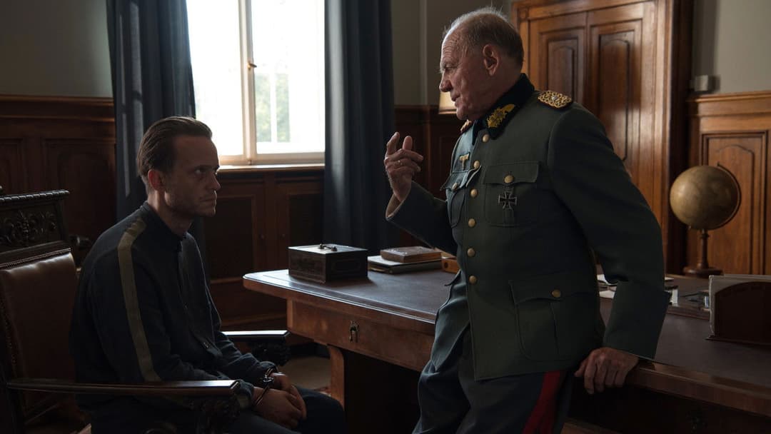 Приховане життя backdrop 18