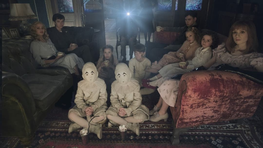 Дім дивних дітей міс Сапсан backdrop 17