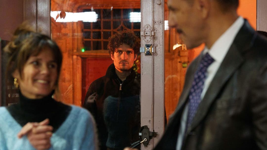 L'Innocent backdrop 10