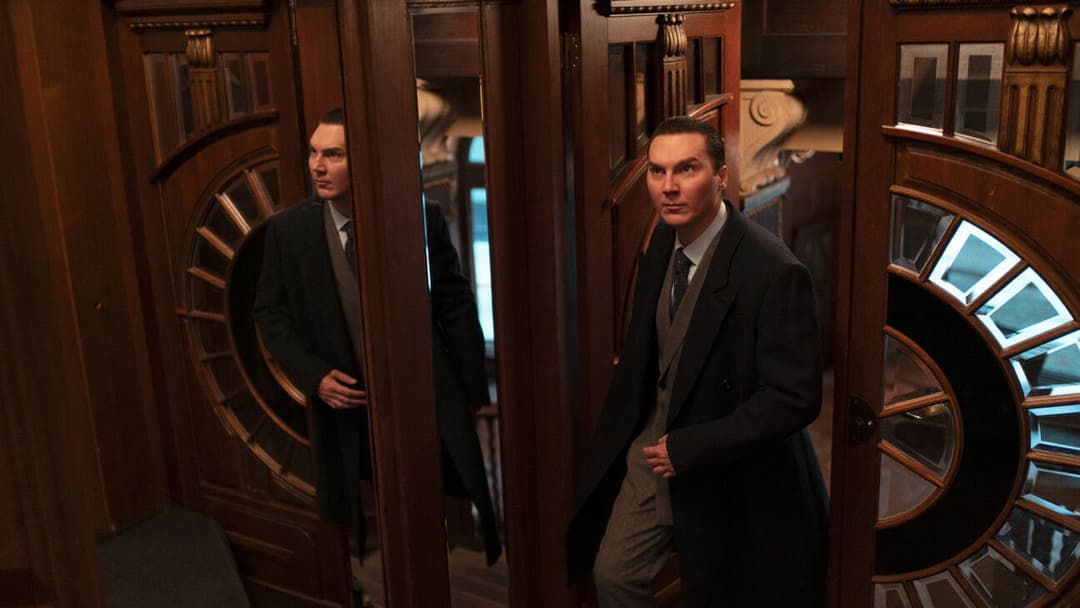 Le Mage du Kremlin backdrop 18