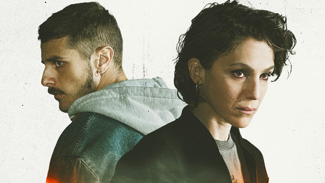 Come pecore in mezzo ai lupi backdrop 3