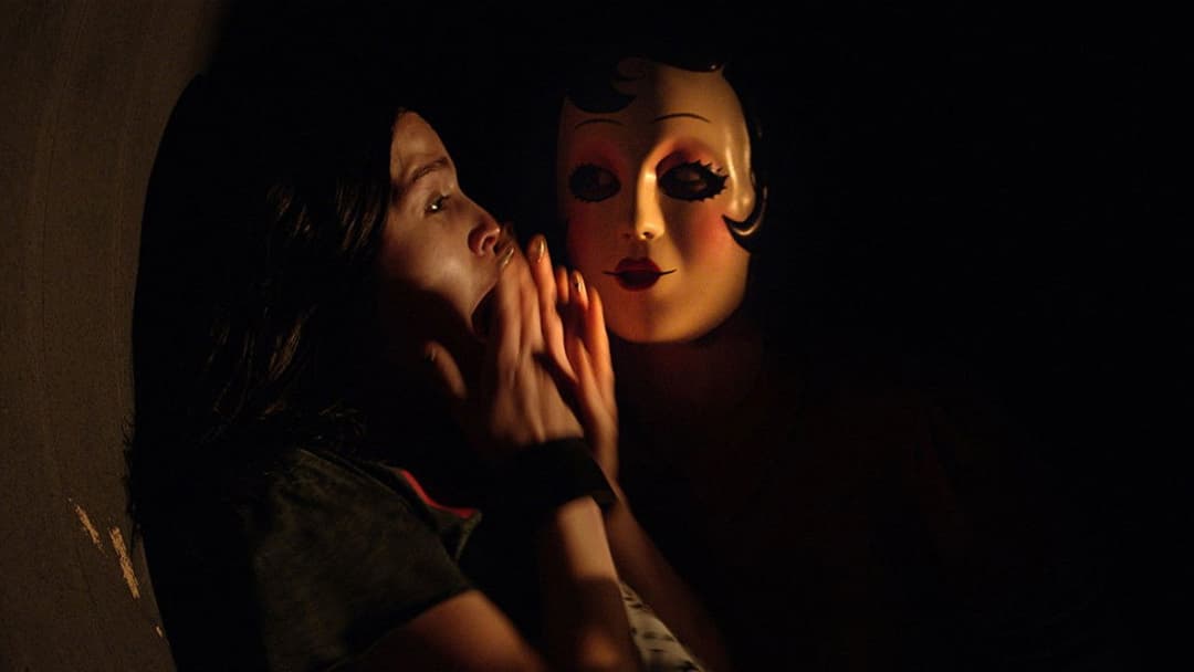 The Strangers: Opfernacht backdrop 10