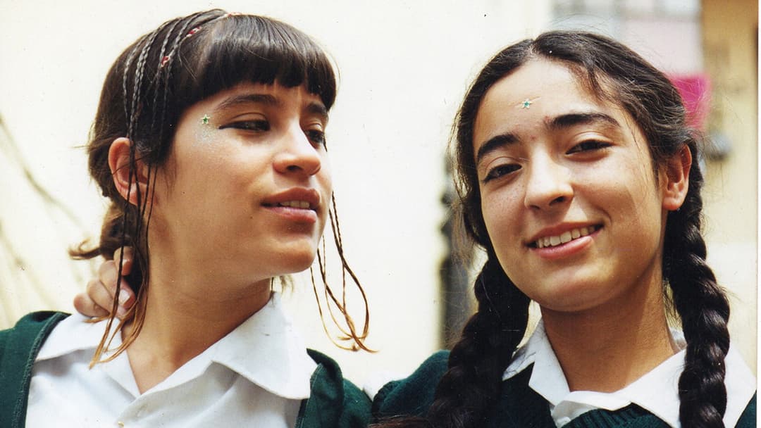 Nadie te oye: perfume de violetas backdrop 3