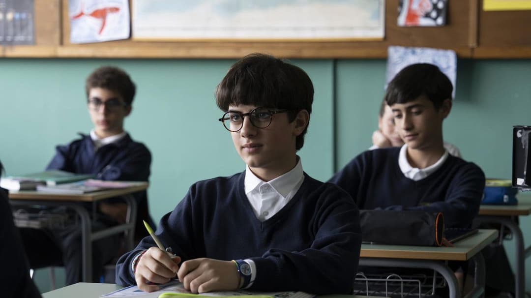 Il ragazzo dai pantaloni rosa backdrop 4