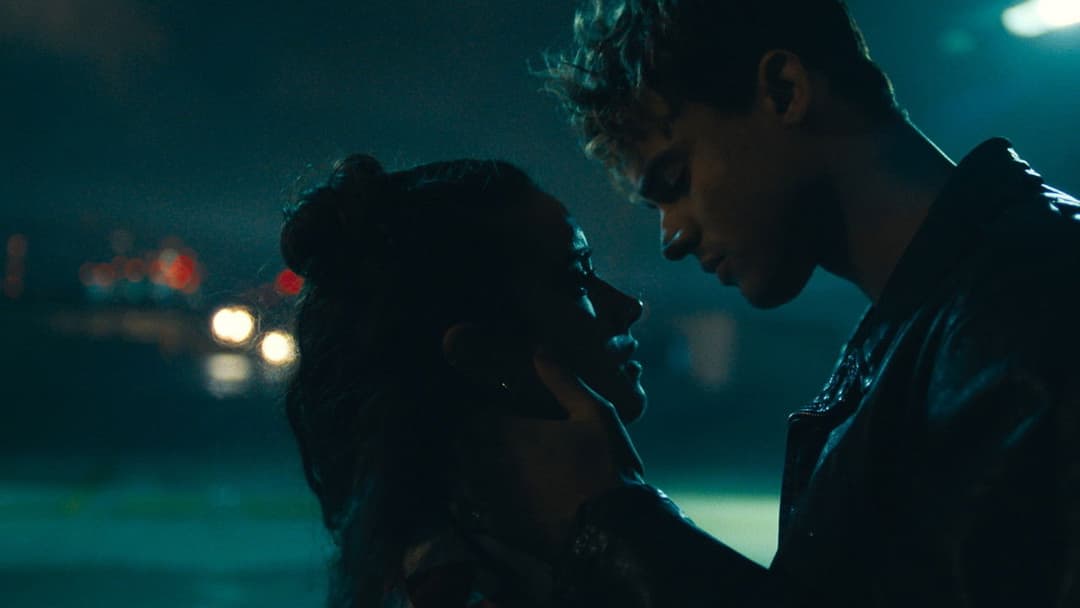 Моя провина: Лондон backdrop 12