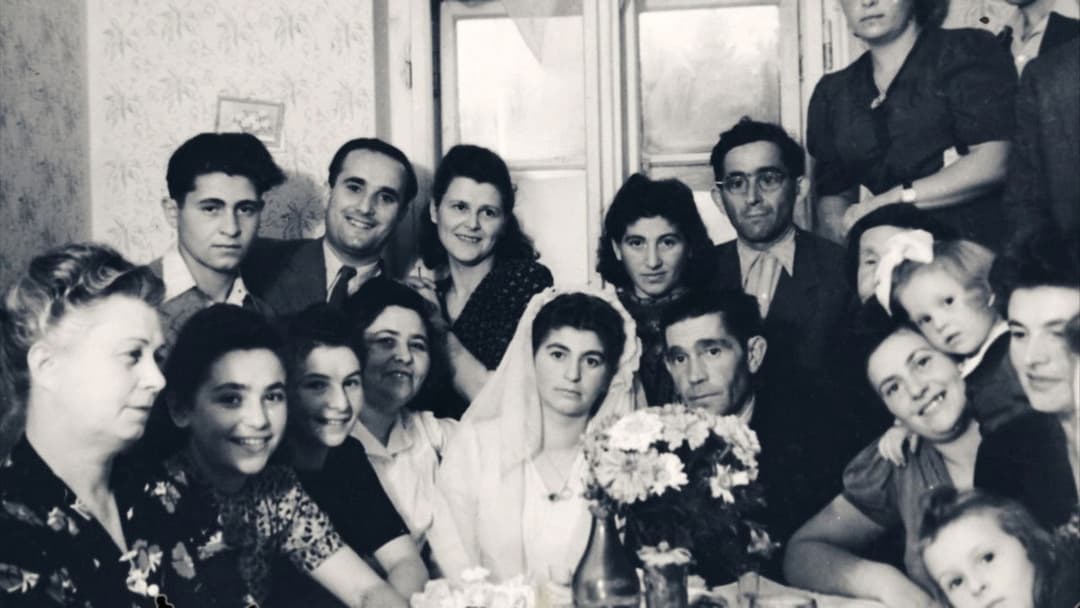 Les survivants, l'impossible départ après la Shoah backdrop 12