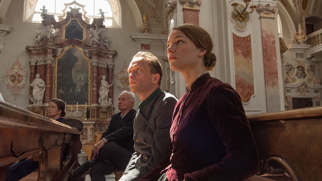 Приховане життя backdrop 10