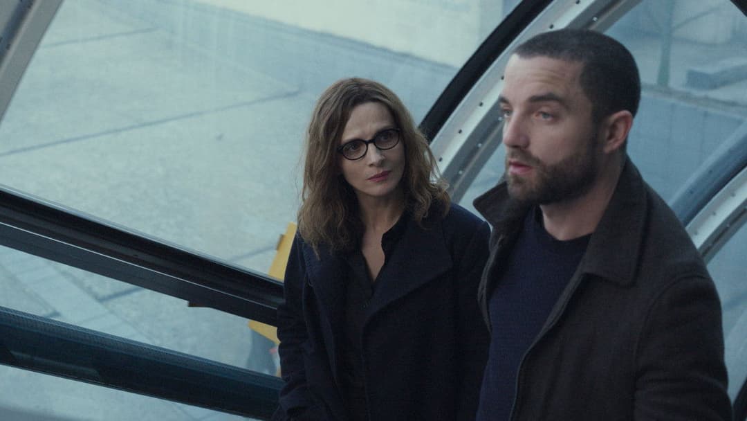 Celle que vous croyez backdrop 12