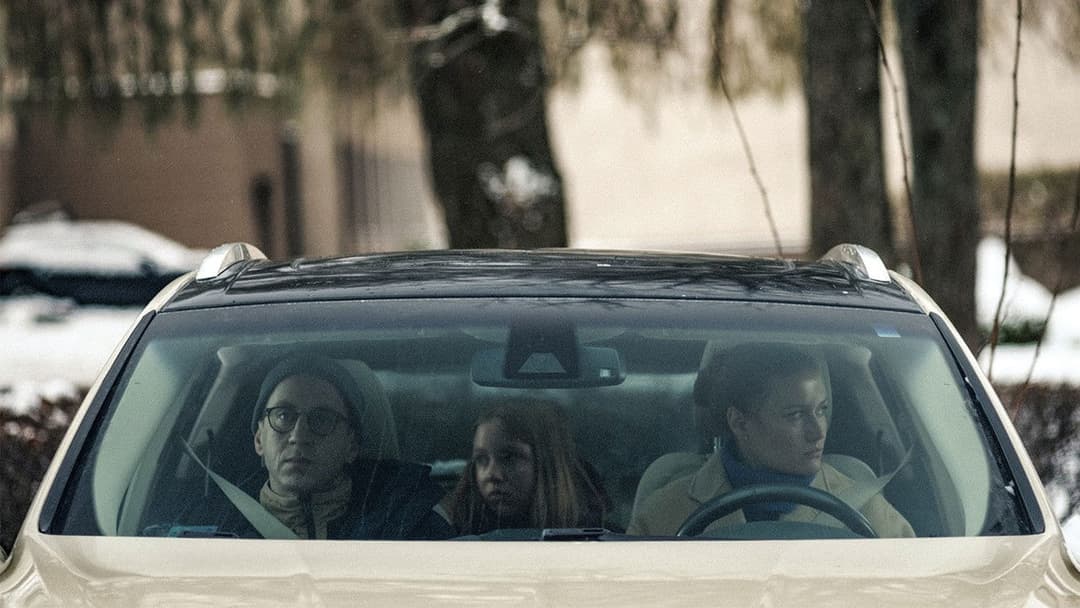 How to Divorce During the War backdrop 1