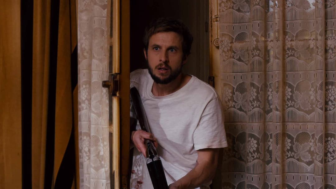 Ніч поглинає світ backdrop 11