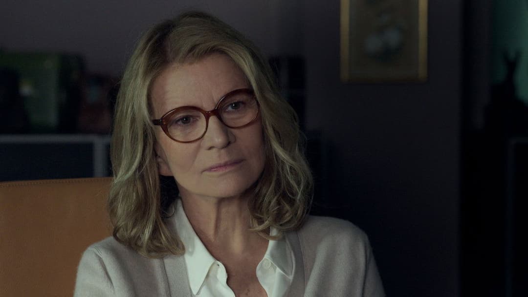 Celle que vous croyez backdrop 11