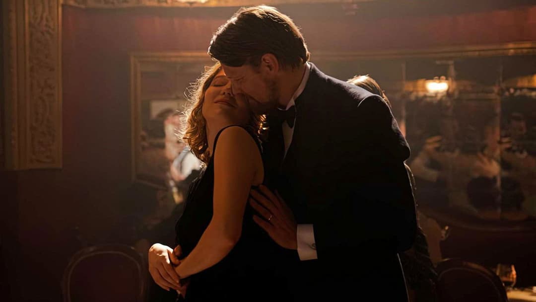 Die Geschichte meiner Frau backdrop 4