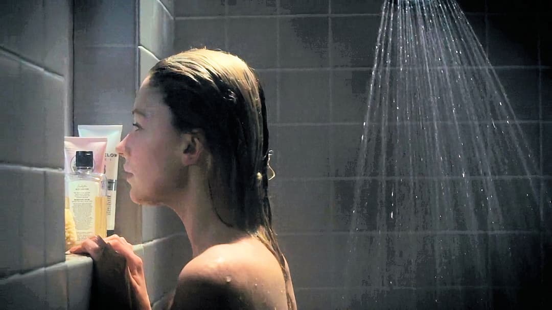 The Girl on the Train backdrop 7