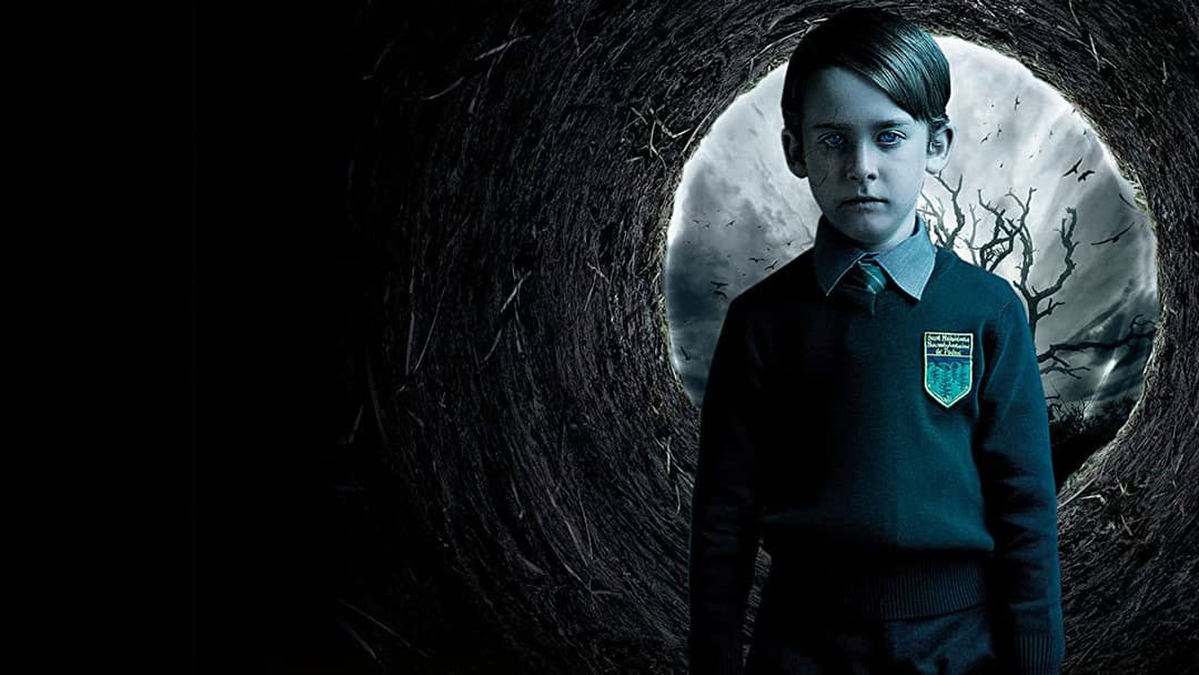 The Hole in the Ground backdrop 5