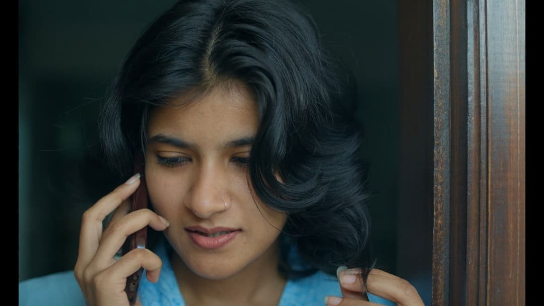 Apna Kya Lena Dena backdrop 2