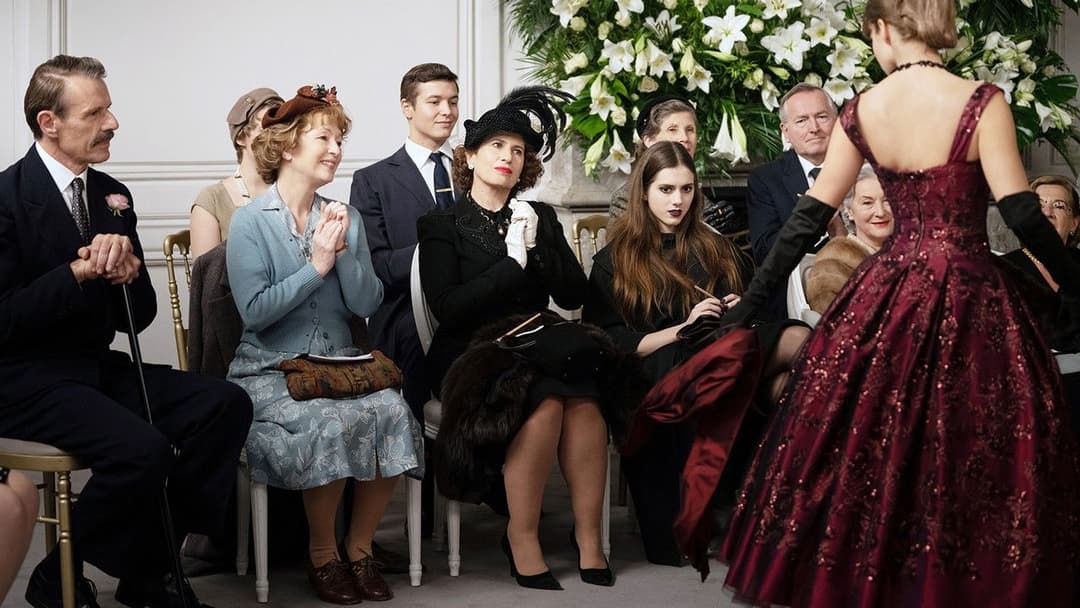 Mrs. Harris und ein Kleid von Dior backdrop 15