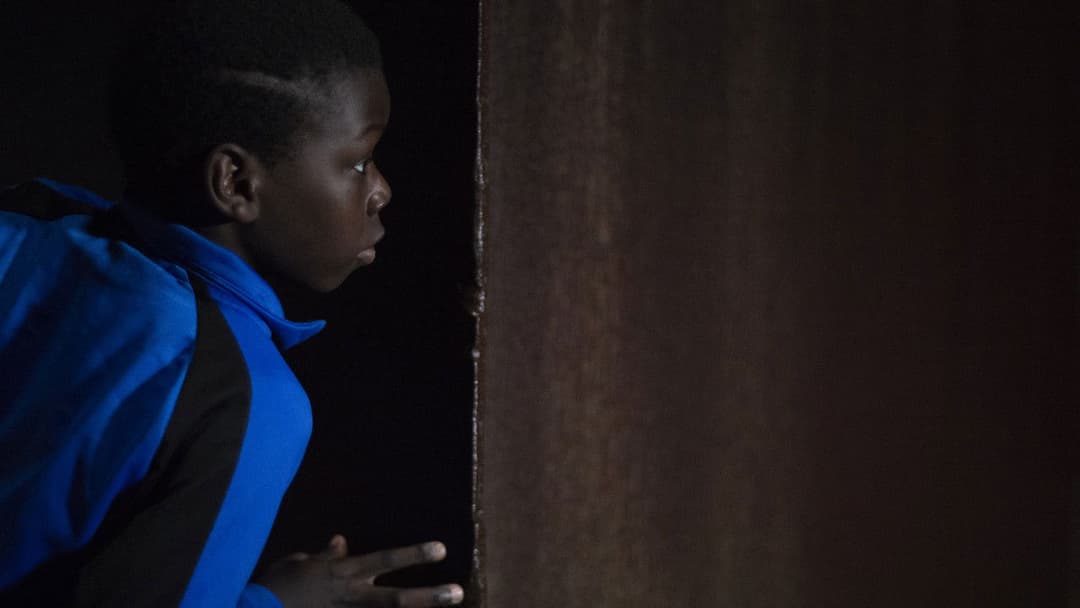 Tori et Lokita backdrop 1