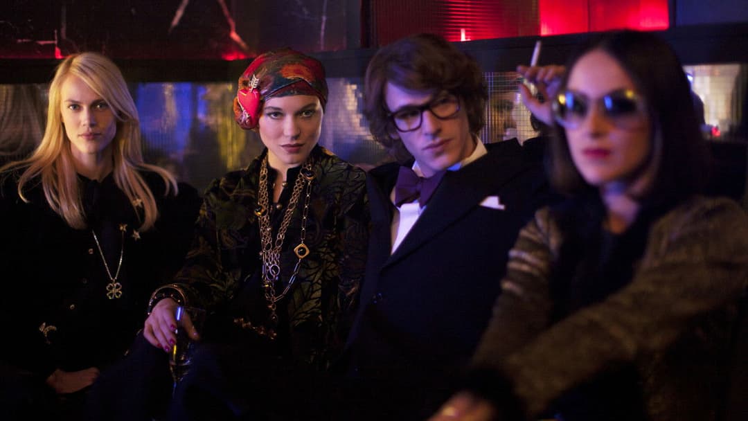 Святий Лоран. Страсті великого кутюр’є backdrop 9