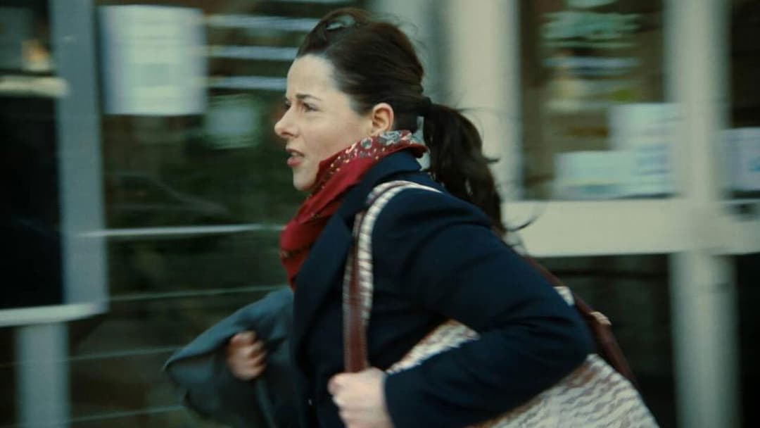 Julie - eine Frau gibt nicht auf backdrop 19