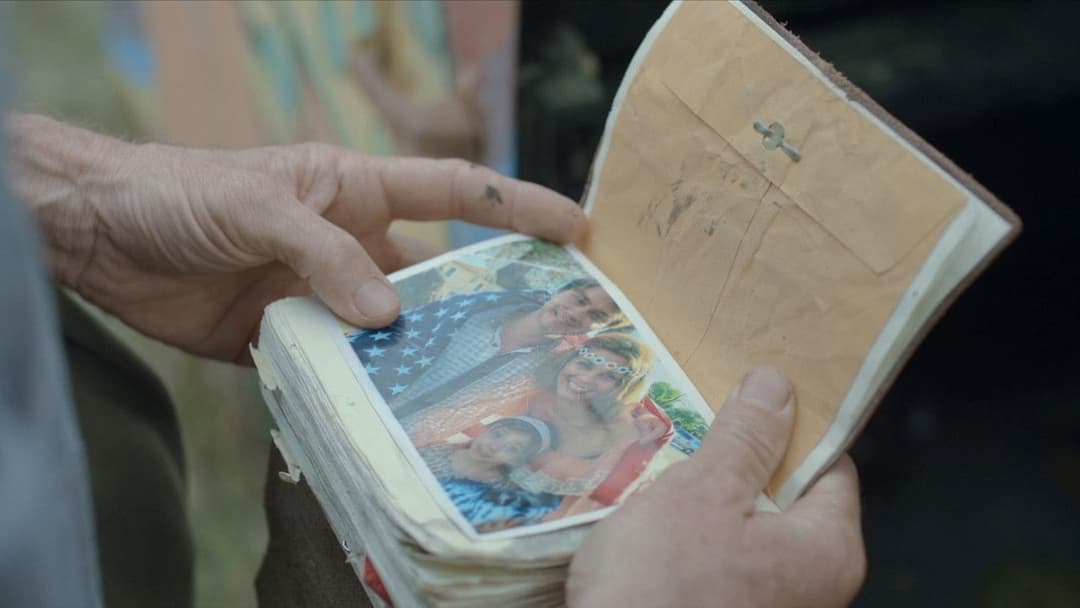 Die Höhle - Das Tor in eine andere Zeit backdrop 13