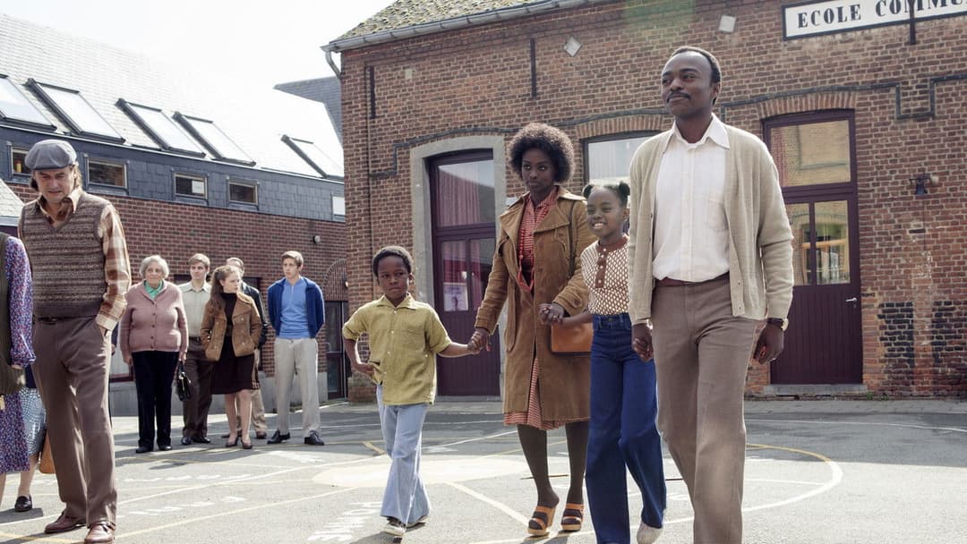 Bienvenue à Marly-Gomont backdrop 17