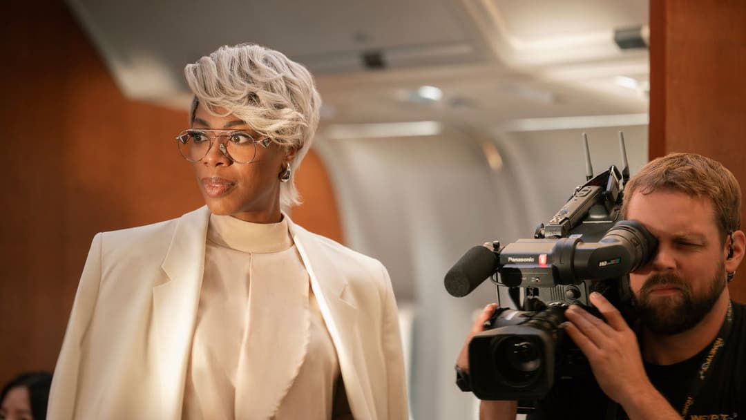 The Wrong Paris backdrop 11