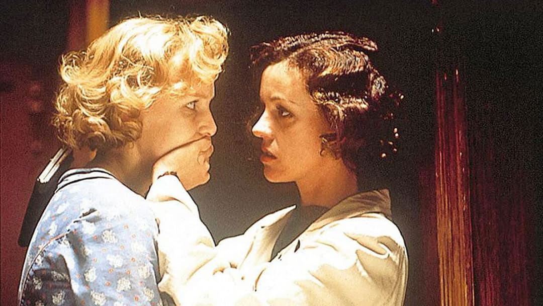 Еймі та Ягуар backdrop 12