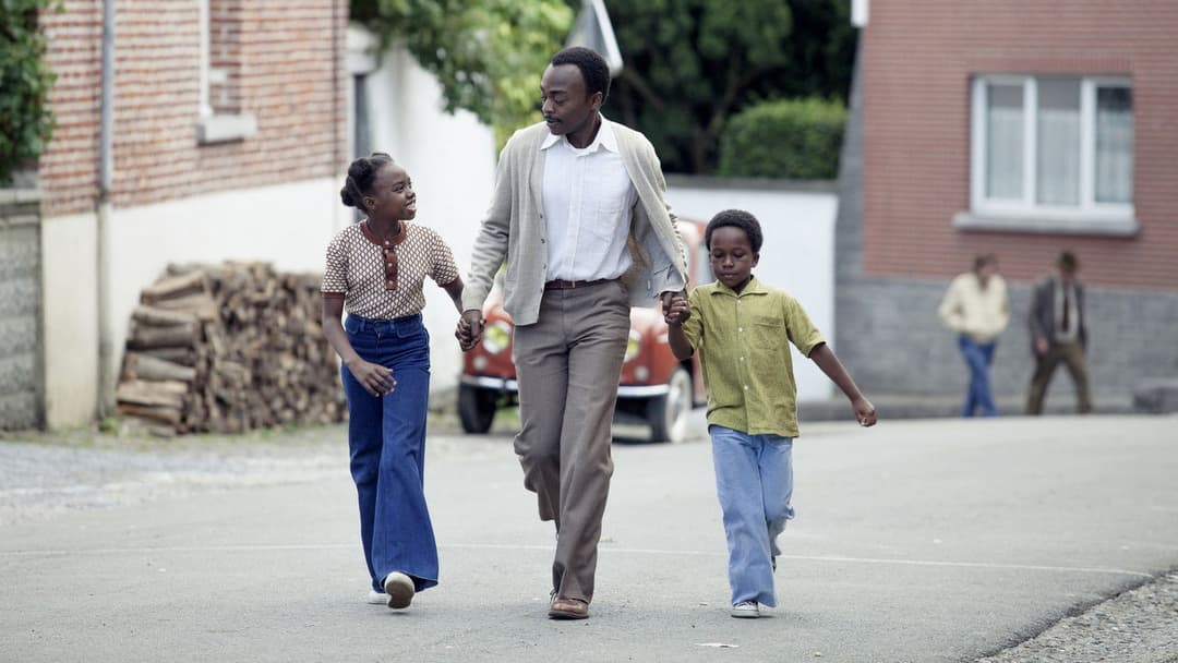 Bienvenue à Marly-Gomont backdrop 3