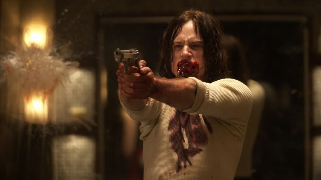 Hostage - Entführt backdrop 8