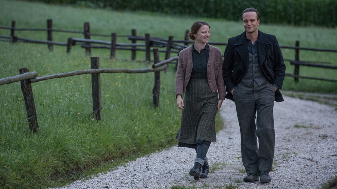 Приховане життя backdrop 13