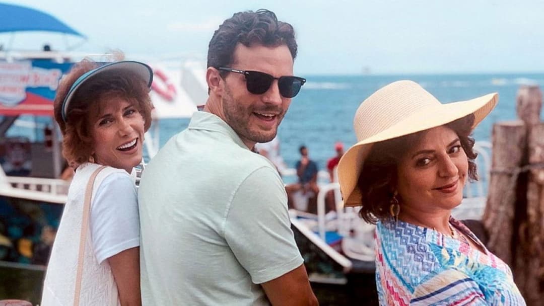 Барб і Стар їдуть у Віста Дель Мар backdrop 12