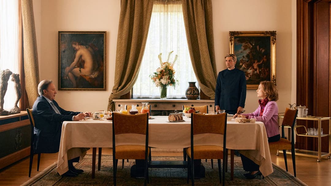 The Richest Woman in the World backdrop 19