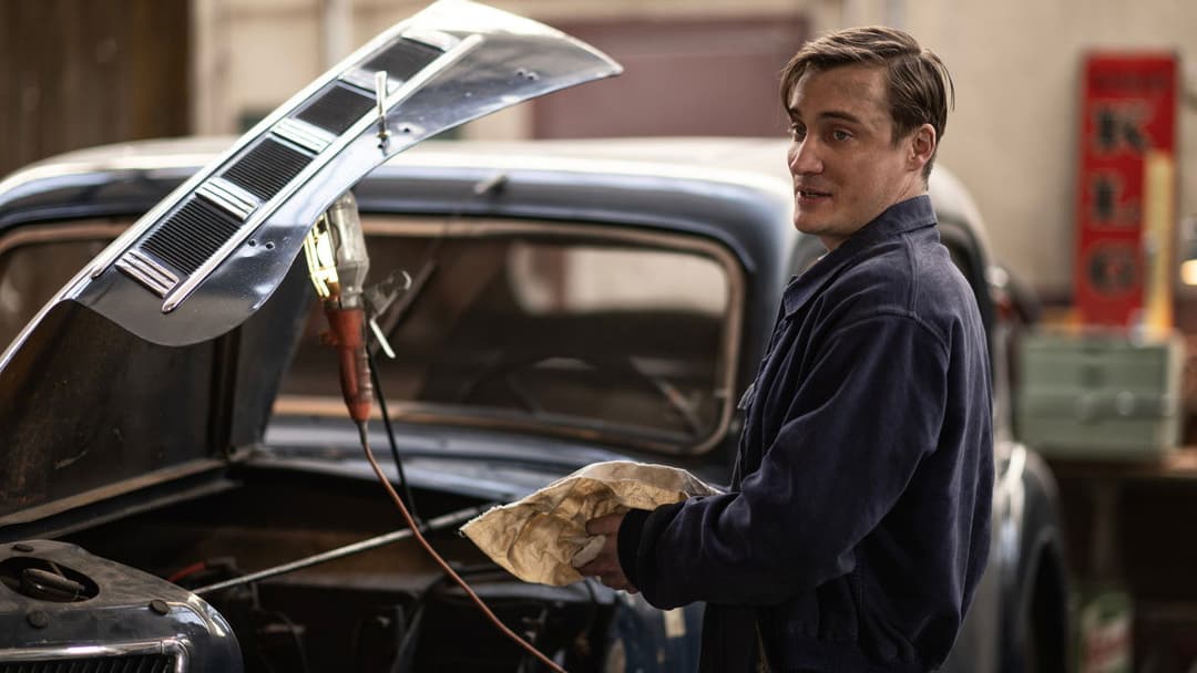 L’affaire Bojarski backdrop 3