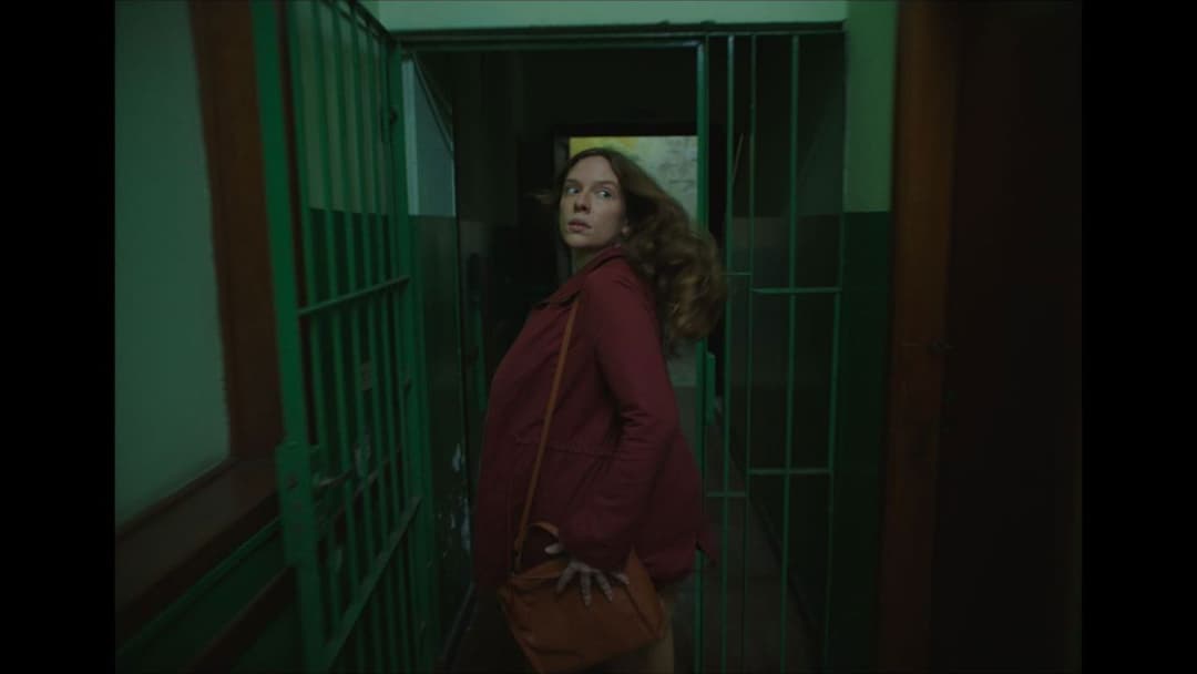 La mujer del río backdrop 2