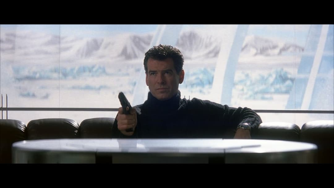 007: Помри, але не зараз backdrop 16