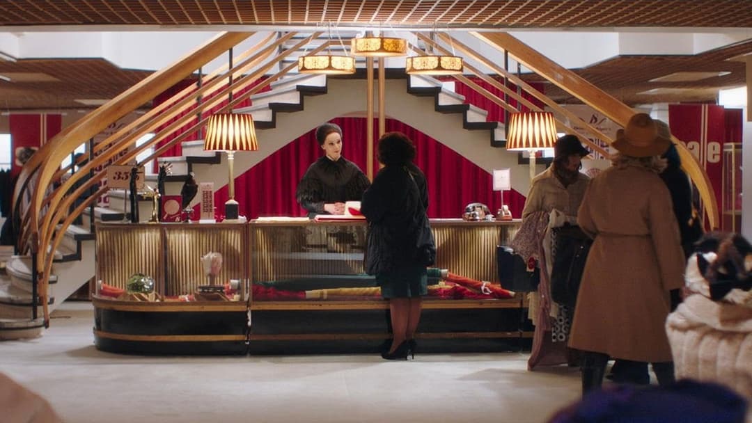 Маленька червона сукня backdrop 3