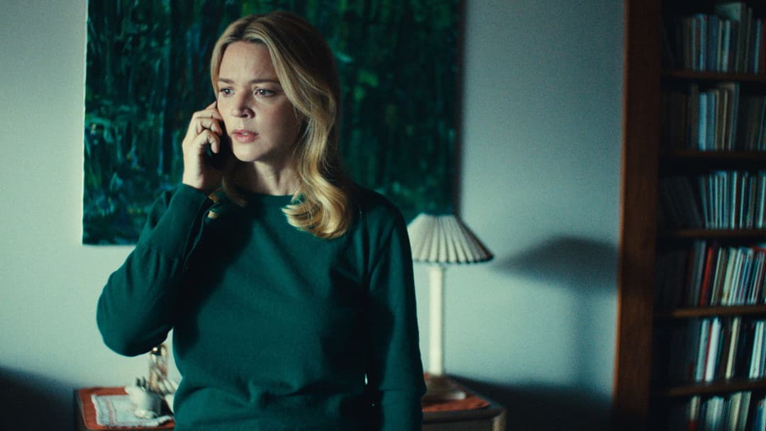 L'Amour et les Forêts backdrop 7