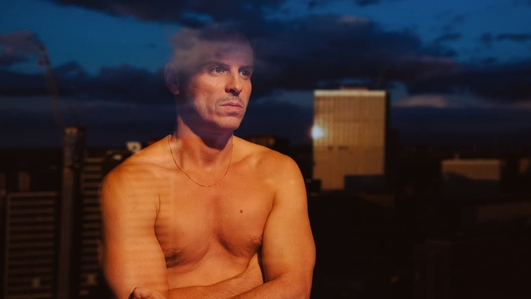 Ми всі - незнайомці backdrop 18