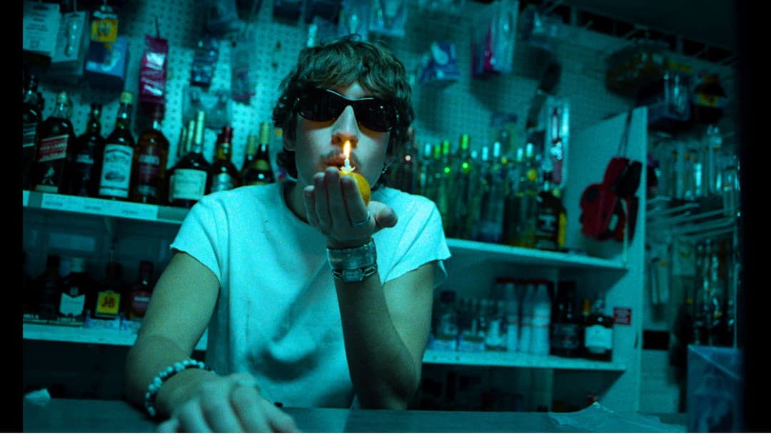 Miasto Entre Nous backdrop 2