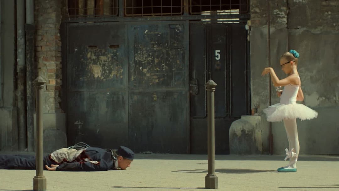 Liza, a rókatündér backdrop 4