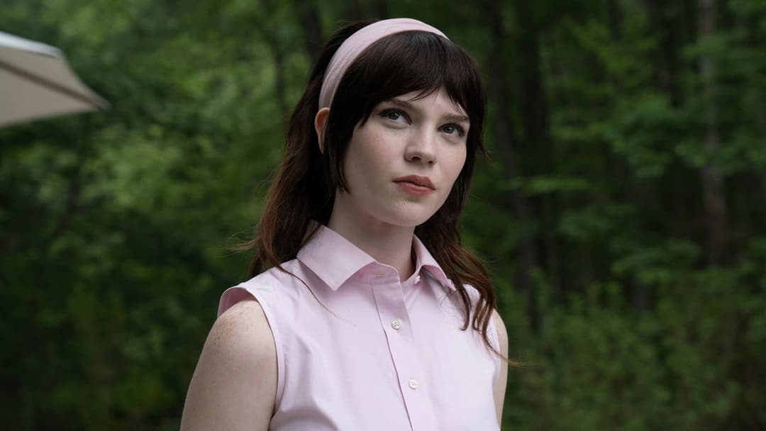 Companion - Die perfekte Begleitung backdrop 9